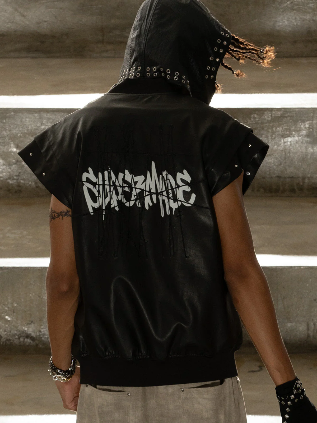 Thorn Destruction Frame Pattern Leather Vest - Image 4